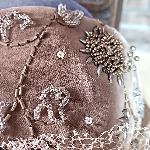 Vintage Patrice beaded mini hat fascinator from the 1940s or 1950s - Picture 6 of 9